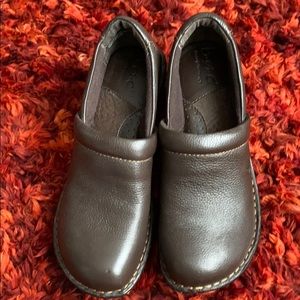 BOC clog nursing shoe